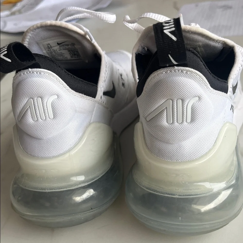 Nike White & Black Air Max 270 Running Shoes - Picture 4 of 13